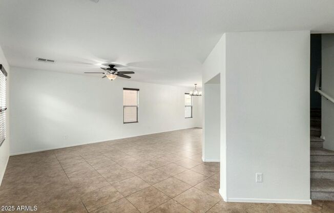 Beautiful 3 bedroom plus den, 2.5 bath home in Lyons Gate