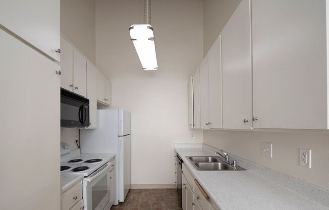 2 beds, 1.5 baths, 885 sqft, $2,295, Unit 030