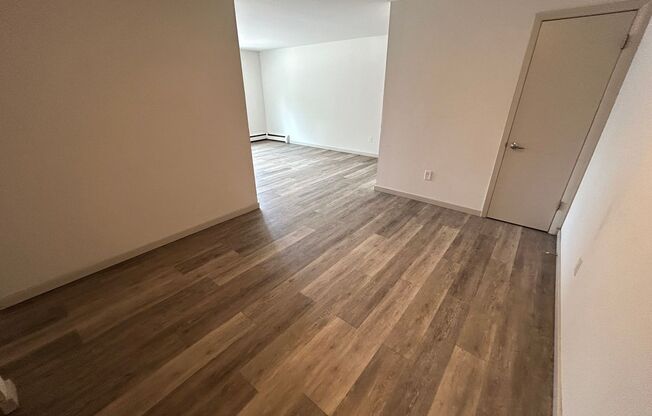 2 beds, 1 bath, $1,395, Unit 122