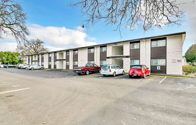 2 beds, 1 bath, 880 sqft, $1,395, Unit #1