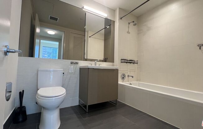 Studio, 1 bath, 480 sqft, $2,500, Unit 807