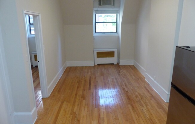 1 bed, 1 bath, $2,700, Unit 4A