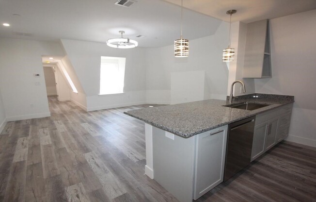 525 E BROADWAY