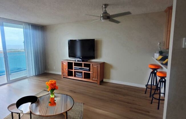 1 bed, 1 bath, 650 sqft, $3,295, Unit 107