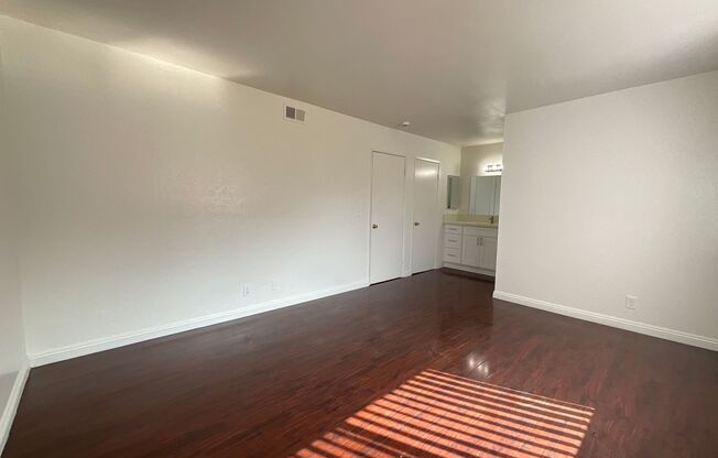 2 beds, 1.5 baths, 900 sqft, $2,395, Unit D