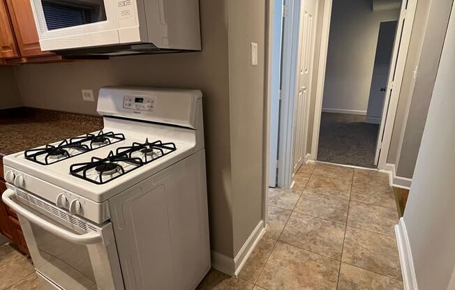 2 beds, 1 bath, 865 sqft, $1,235, Unit WM 105