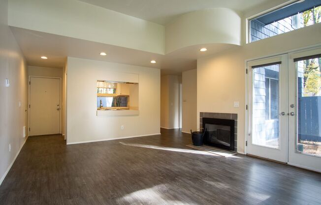 Get $250 OFF! Fantastic Lake Oswego 1Bdr w/Fireplace, Dishwasher, W/D & Patio!