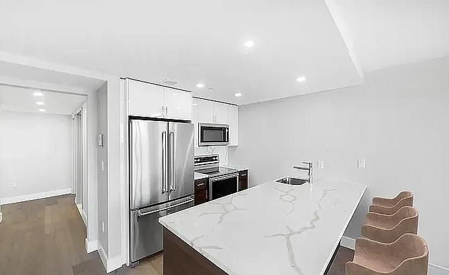 3 beds, 3 baths, $4,700, Unit 605
