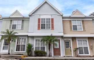 2 Bed / 2.5 Bath Temple Terrace Townhouse For Lease
