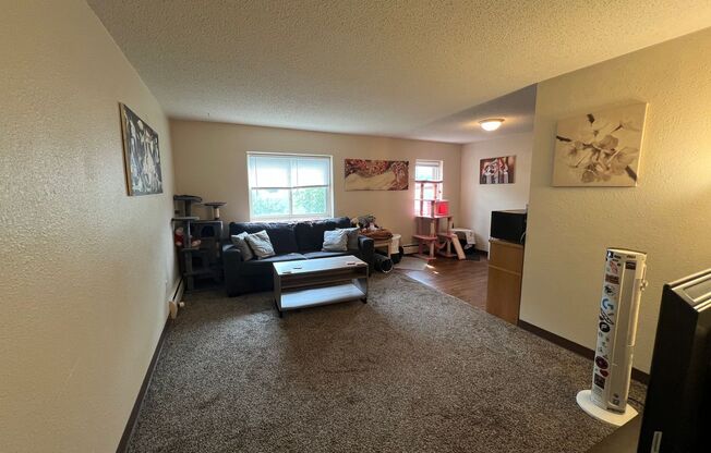 2 beds, 1 bath, $895