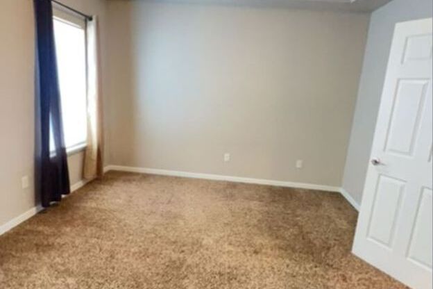 3BED 2BATH - Garage, Yard & Laundry