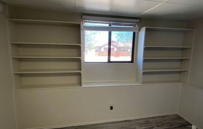 810 E 9 ST