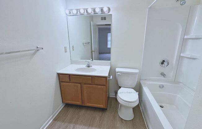 1 bed, 1 bath, 750 sqft, $1,195, Unit 050