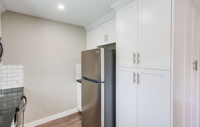 2 beds, 2 baths, 800 sqft, $2,895, Unit 107