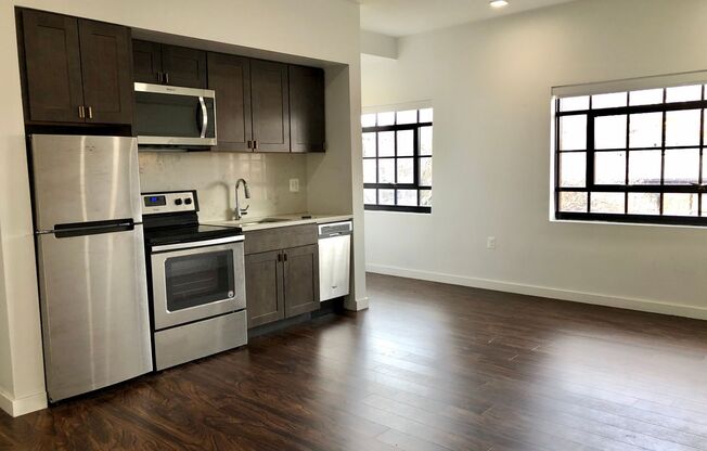2 beds, 2 baths, 895 sqft, $2,073, Unit 406