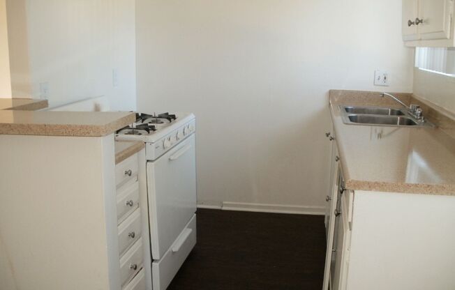 1 bed, 1 bath, 675 sqft, $1,675, Unit 30