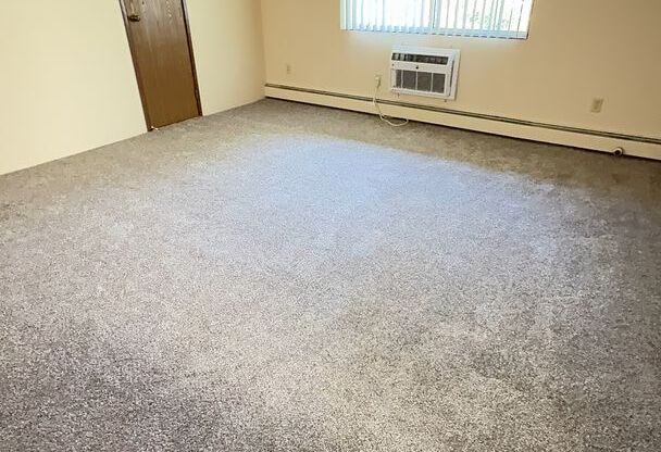 2 beds, 1 bath, 850 sqft, $879.99, Unit 911-L102