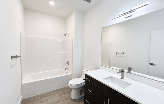 4 WEEKS FREE RENT! Brand New Modern Units in N. Tabor Neighborhood