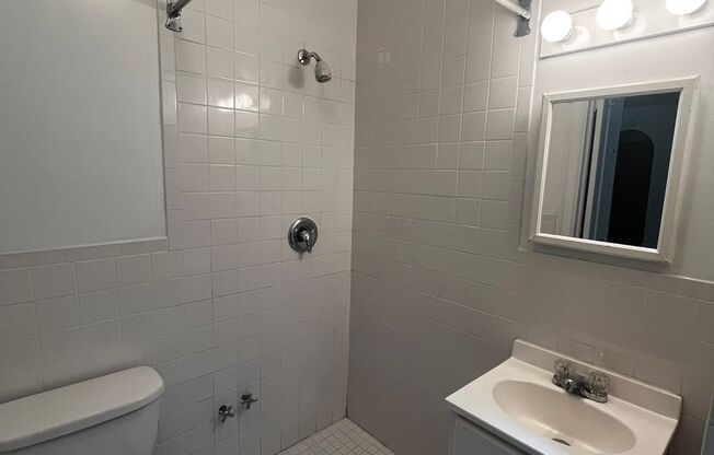 Studio, 1 bath, 294 sqft, $1,245, Unit New King Edward 2A4