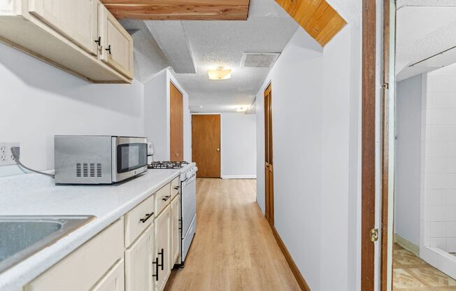 4255-4257 N Thomas Ave