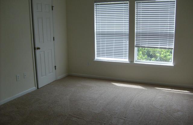 2 beds, 2.5 baths, $1,600