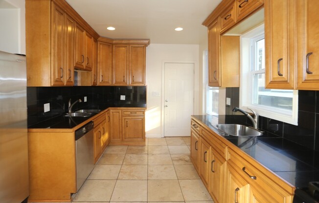 2456 CLYBOURN
