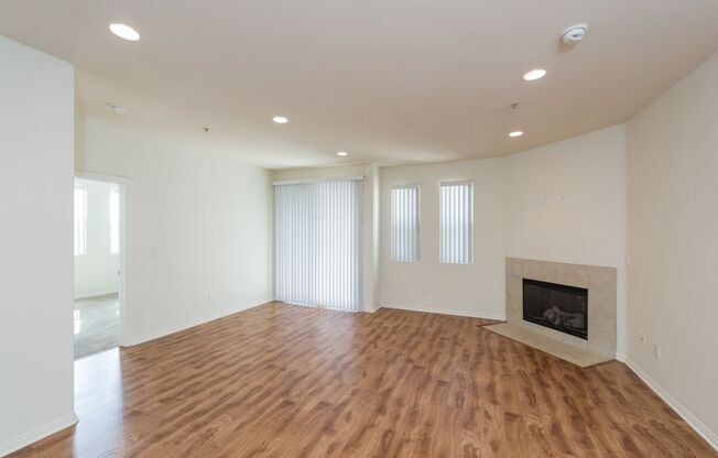 2 beds, 2.5 baths, 1,207 sqft, $3,100, Unit 8714-200