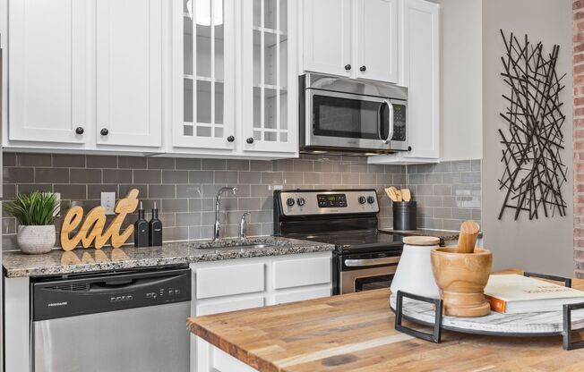 1 bed, 1 bath, 884 sqft, $1,190, Unit #207