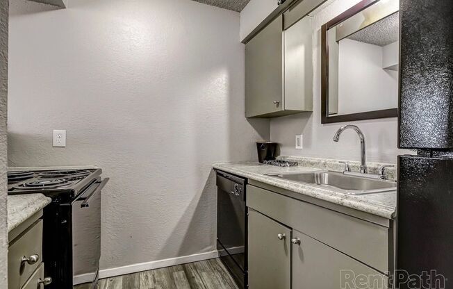 Studio, 1 bath, 550 sqft, $560, Unit 3-H