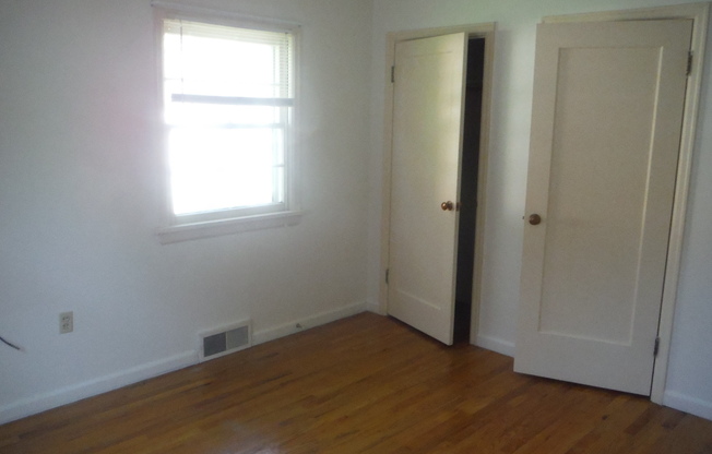 2 beds, 1 bath, $1,700, Unit 1205