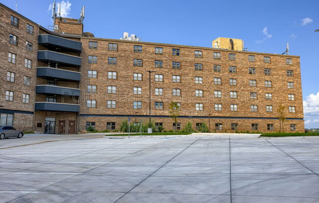 Studio, 1 bath, 329 sqft, $695, Unit 433