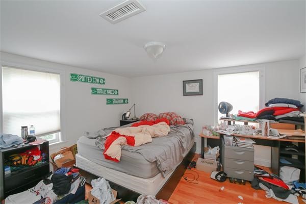 3 beds, 1 bath, 1,390 sqft, $3,100, Unit 2