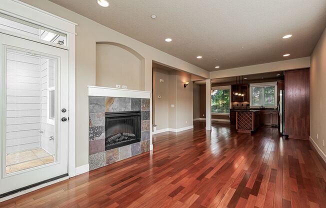 2BD 2.5BA + Bonus Room + Tri Level Townhouse w/Garage + AC + Balcony + Washer/Dryer