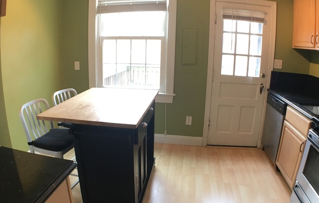 Updated 1BR/1BA 2-level TH in great location