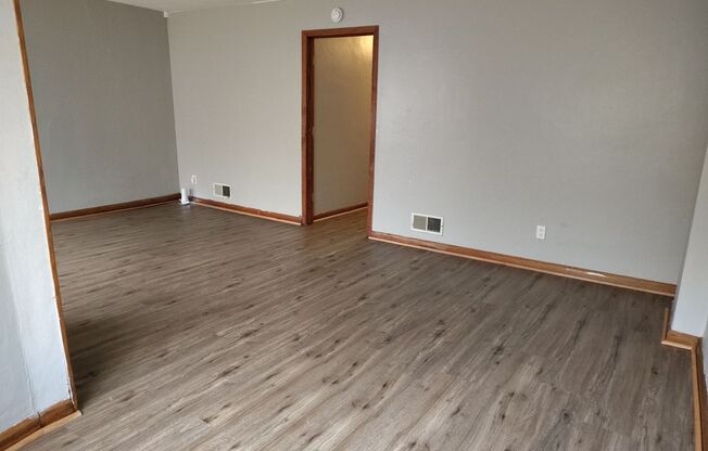 2425-27 W Greenfield Ave