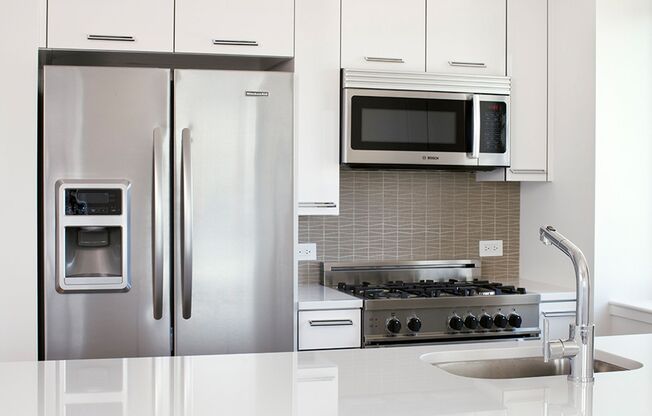 1 bed, 1 bath, 714 sqft, $6,150, Unit 9E