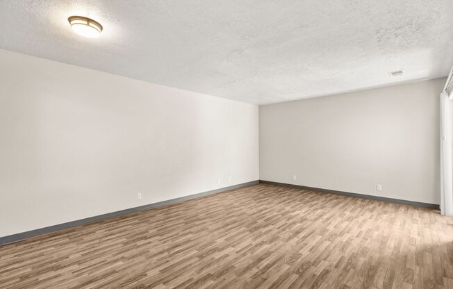 2 beds, 1 bath, 900 sqft, $1,025, Unit 122