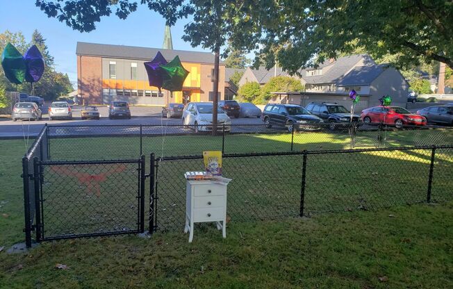 2 beds, 1 bath, 901 sqft, $1,929, Unit 22