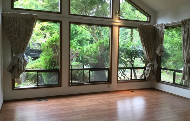 Magnificent Somerset Home on Cul de Sac!