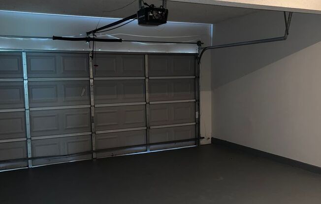 5 beds, 3 baths, $2,575
