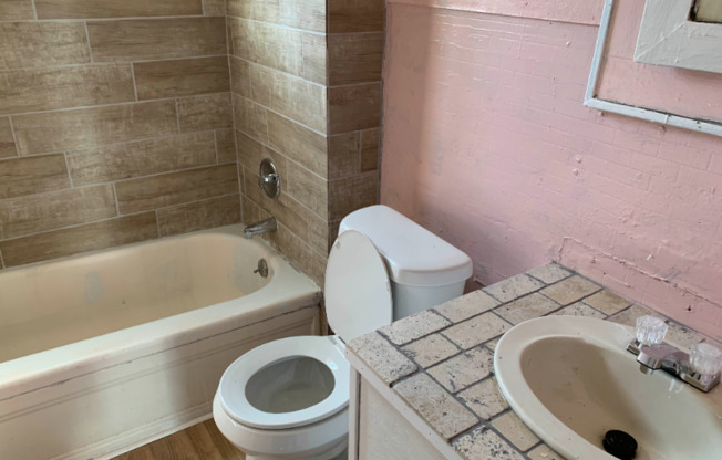 1215 W ARLINGTON AVE