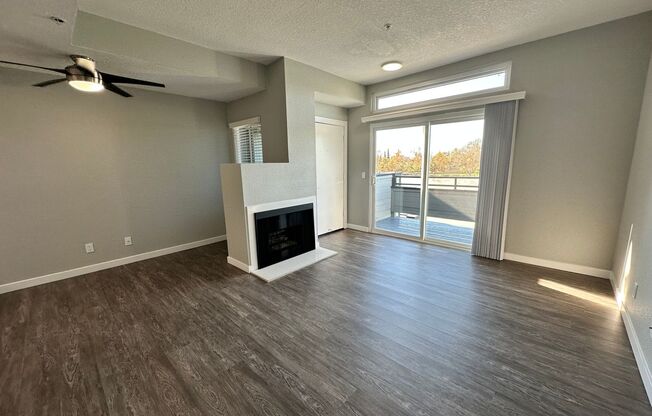 2 beds, 1 bath, 821 sqft, $2,790, Unit F036
