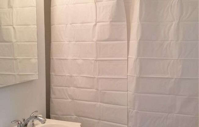 2 beds, 1 bath, $2,900, Unit 7B