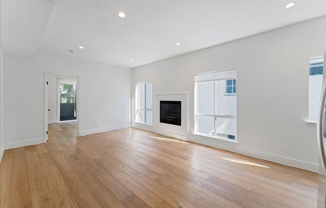 135 N Doheny Dr Apt 103