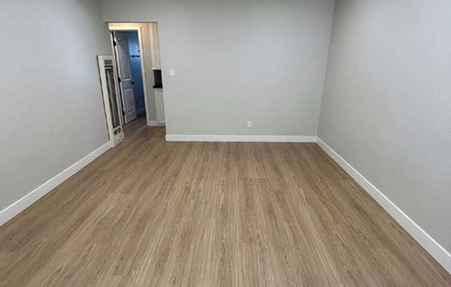 2 beds, 1 bath, 667 sqft, $2,595