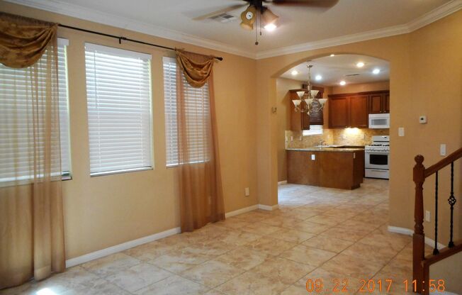 4 beds, 2.5 baths, $1,925