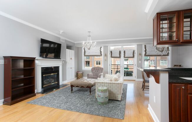 1 Bedroom w/Den Condo In Meadowmont Village Chapel Hill!