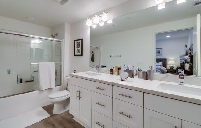 2 beds, 2 baths, 805 sqft, $2,695, Unit 4202