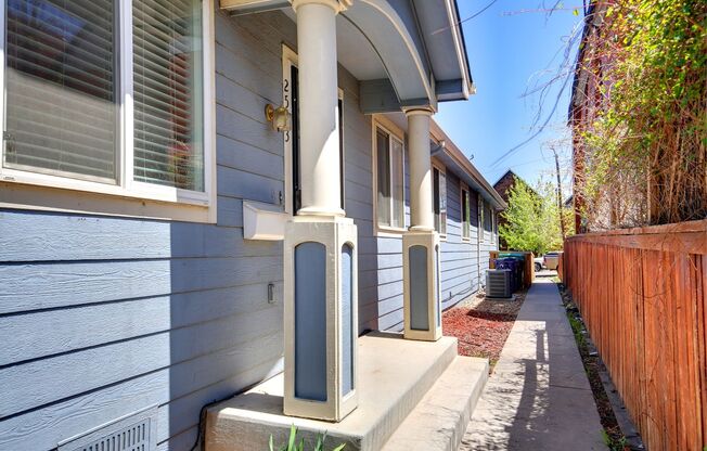 Beautiful 3 bed / 2 bath duplex in Uptown Neighborhood!