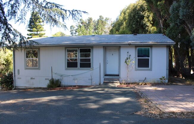 5266 #B Sunset Dr. El Sobrante, CA 94803